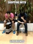 maenner-einkaufen-mit-der-freundin